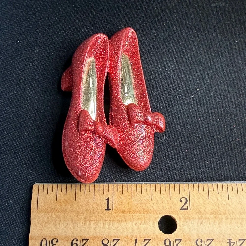 VTG Sparkly Red Ruby Slippers Brooch‎ Pin Jewelry Inspired by The Wizard of Oz